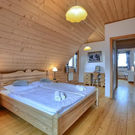 Dom W Hubie Z Sauna I Bawialnia Dla Dzieci Maniowy